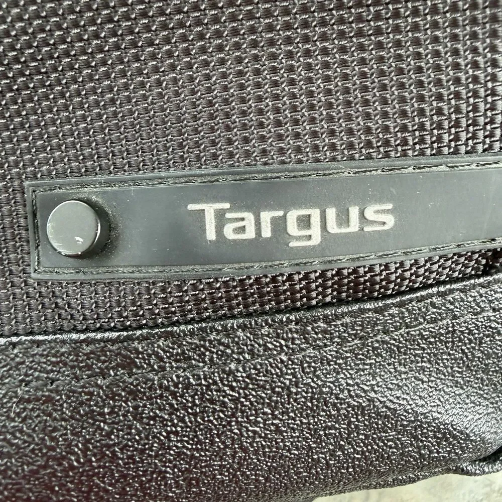 Targus Revolution TTL414-70 Laptop Briefcase Messenger Bag SafePORT TSA